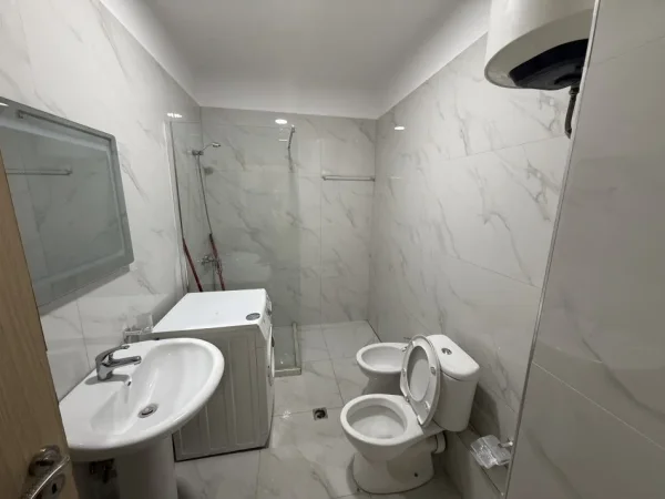 Tirane, jepet me qera apartament 1+1+Ballkon Kati 4, 65 m² 45.000 Lek (Unaza e Re, Astir)