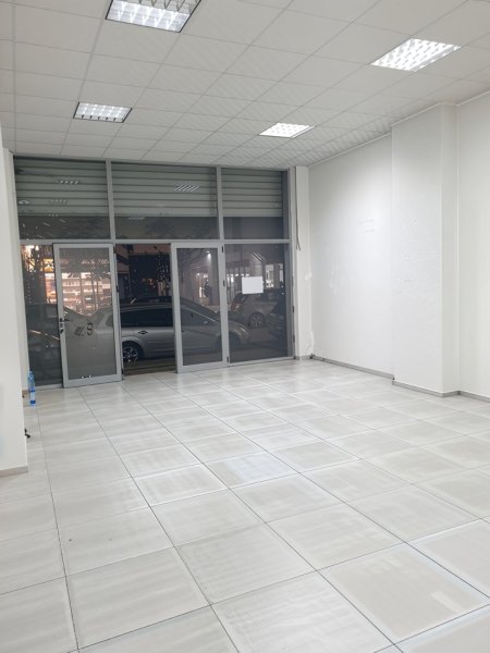 Tirane, jepet me qera nga Pronari, pa-komision dyqan Kati 0, 55 m² 400 € (Thoma Koxhaj)