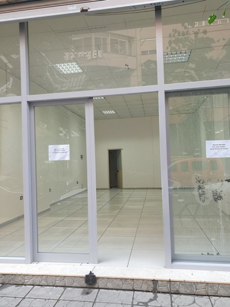Tirane, jepet me qera nga Pronari, pa-komision dyqan Kati 0, 55 m² 400 € (Thoma Koxhaj)