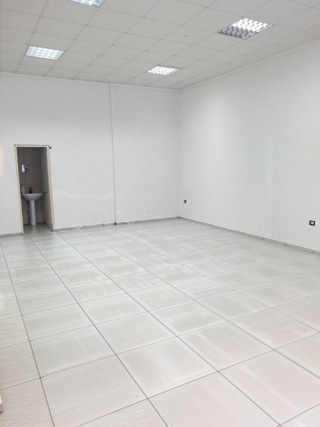 Tirane, jepet me qera nga Pronari, pa-komision dyqan Kati 0, 55 m² 400 € (Thoma Koxhaj)