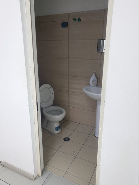 Tirane, jepet me qera nga Pronari, pa-komision dyqan Kati 0, 55 m² 400 € (Thoma Koxhaj)