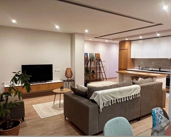 Tirane, jepet me qera apartament 3+1+Ballkon Kati 3, 130 m² 900 € (Kopshti Zoologjik, Liqeni Artificial)