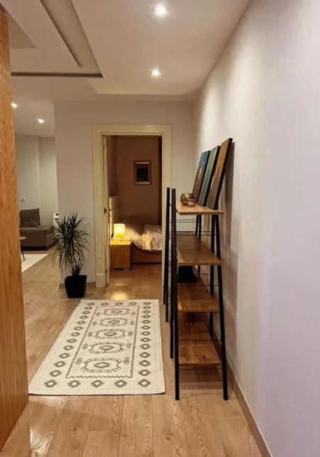 Tirane, jepet me qera apartament 3+1+Ballkon Kati 3, 130 m² 900 € (Kopshti Zoologjik, Liqeni Artificial)
