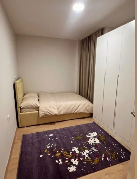 Tirane, jepet me qera apartament 3+1+Ballkon Kati 3, 130 m² 900 € (Kopshti Zoologjik, Liqeni Artificial)