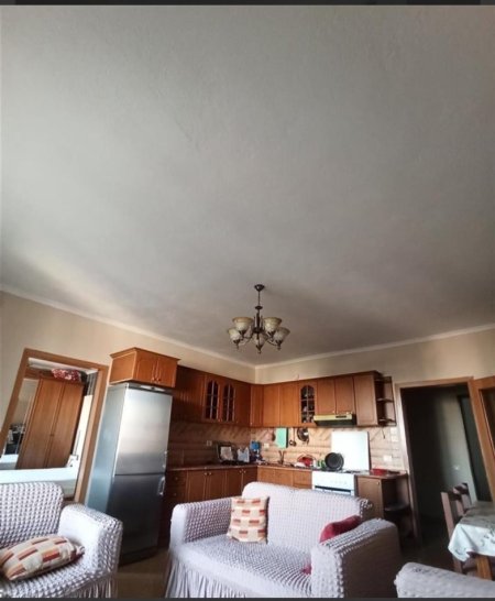 Tirane, shes apartament 2+1+Ballkon Kati 8, 77 m² 135.001 € (Rr. 5 maji tiran)