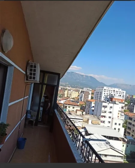Tirane, shes apartament 2+1+Ballkon Kati 8, 77 m² 135.000 € (Rr. 5 maji tiran)