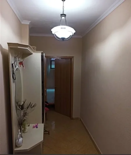 Tirane, shes apartament 2+1+Ballkon Kati 8, 77 m² 135.000 € (Rr. 5 maji tiran)