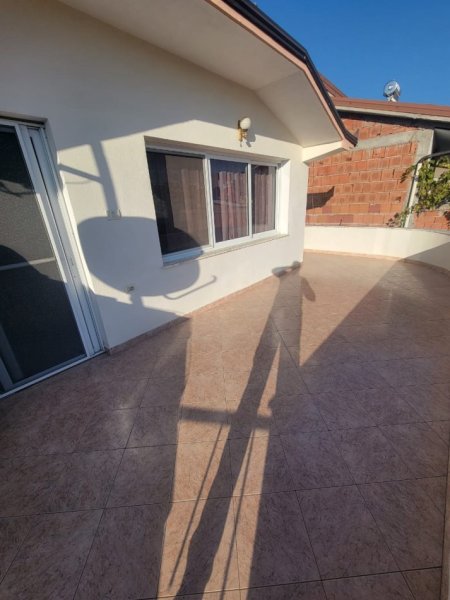 Tirane, jepet me qera shtepi 2 Katshe Kati 2, 138 m² 550 € (ne rrugen Selaudin Zorba afer QSUT -se Tirane.)