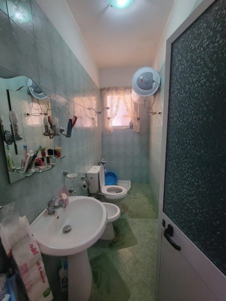 Tirane, jepet me qera shtepi 2 Katshe Kati 2, 138 m² 550 € (ne rrugen Selaudin Zorba afer QSUT -se Tirane.)