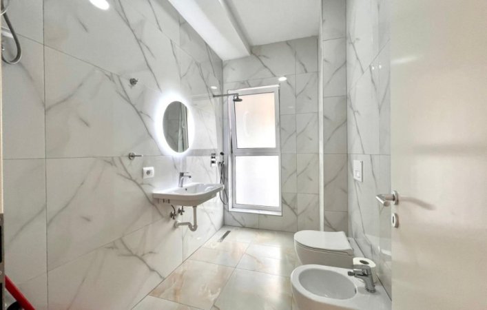 Me Qera (Banim & Zyre): 2+1+2wc &Ballkon📍Bulevardi i Ri - Kompl. Marga 2 (Rr. Filip Jano) 100% i Ri | 60,000Leke/Muaj