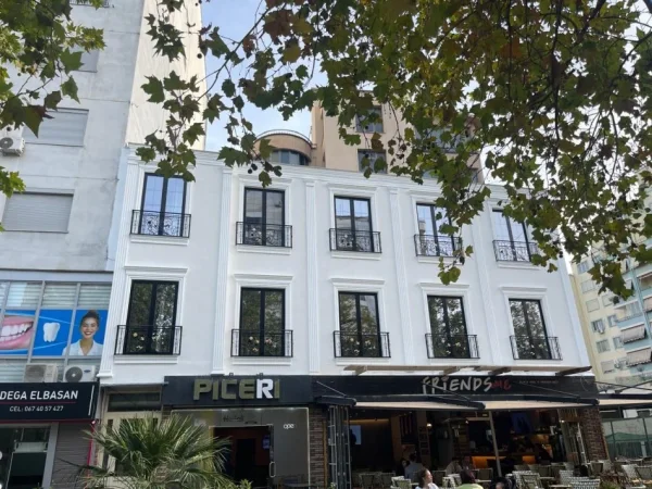 Elbasan, jepet me qera ambjent biznesi Kati 1, 200 m² 1.700 € (https://maps.app.goo.gl/Qq1ekTcGC4R25rBY9?g_st=ipc)