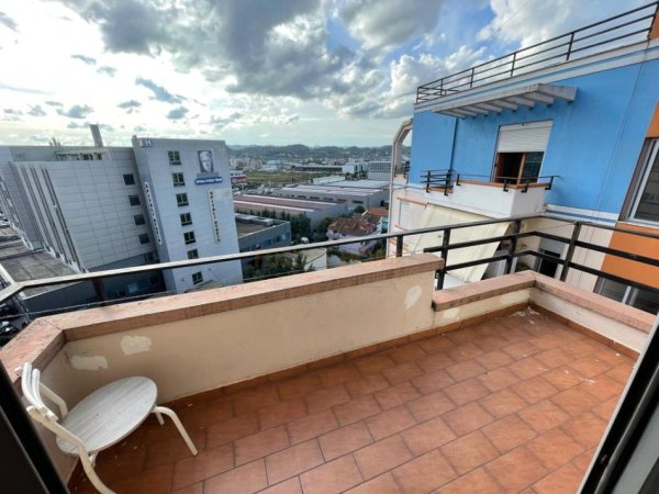 Tirane, shitet apartament 1+1+Ballkon Kati 9, 59 m² 82.000 € (Kthesa e Kamzes)