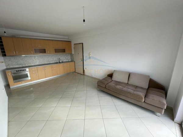 Tirane, shitet apartament 1+1+Ballkon Kati 9, 59 m² 82.000 € (Kthesa e Kamzes)