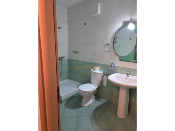 Tirane, jepet me qera apartament 1+1+Ballkon Kati 5, 65 m² 500 € (Jordan Misja)