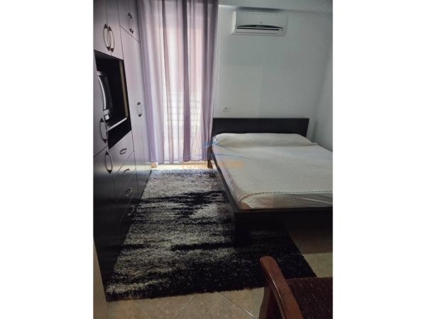 Tirane, jepet me qera apartament 1+1+Ballkon Kati 5, 65 m² 500 € (Jordan Misja)