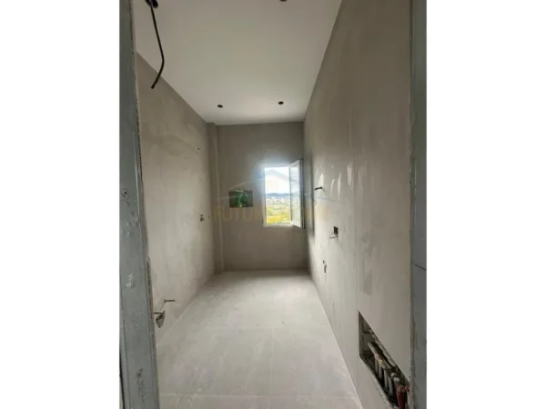 Tirane, shitet apartament 1+1+Ballkon Kati 2, 80 m² 125.000 € (Liqeni i Farkes)