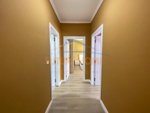 Tirane, jepet me qera apartament 2+1+Ballkon Kati 8, 100 m² 730 € (Komuna e Parisit)