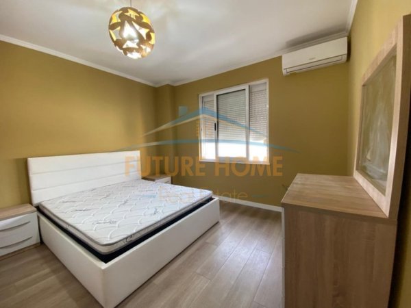 Tirane, jepet me qera apartament 2+1+Ballkon Kati 8, 100 m² 730 € (Komuna e Parisit)