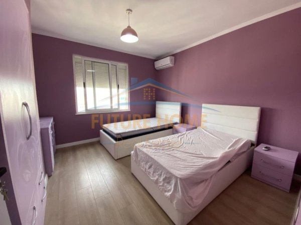 Tirane, jepet me qera apartament 2+1+Ballkon Kati 8, 100 m² 730 € (Komuna e Parisit)