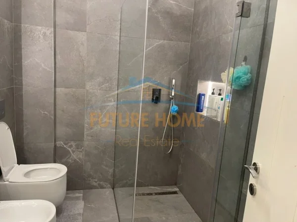 Tirane, jepet me qera apartament 1+1+Ballkon Kati 6, 65 m² 450 € (Yzberisht)