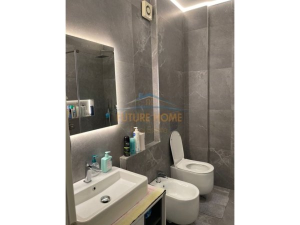 Tirane, jepet me qera apartament 1+1+Ballkon Kati 6, 65 m² 450 € (Yzberisht)