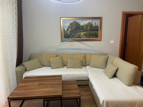 Tirane, jepet me qera apartament 1+1+Ballkon Kati 6, 65 m² 450 € (Yzberisht)