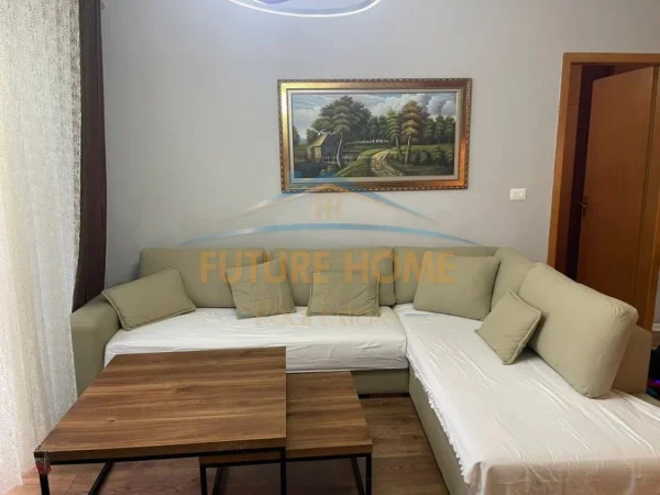 Tirane, jepet me qera apartament 1+1+Ballkon Kati 6, 65 m² 450 € (Yzberisht)