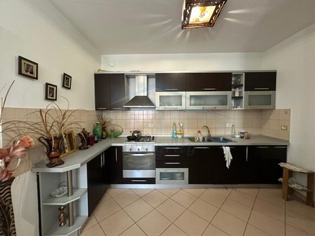 Tirane, shitet apartament 2+1 Kati 5, 93 m² 201.000 € 