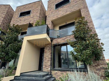 Tirane, shitet Vile , 