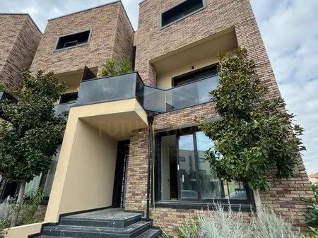 Tirane, shitet Vile , 