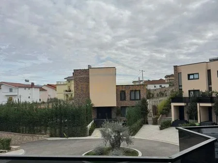 Tirane, shitet Vile , 