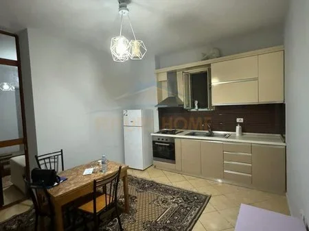 Tirane, jepet me qera apartament 1+1+Ballkon Kati 1, 69 m² 350 € (Fresk)