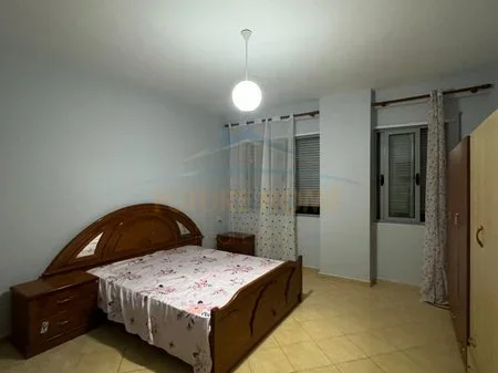 Tirane, jepet me qera apartament 1+1+Ballkon Kati 1, 69 m² 350 € (Fresk)