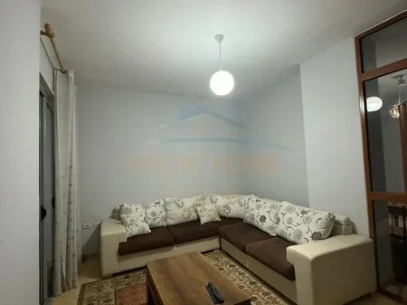 Tirane, jepet me qera apartament 1+1+Ballkon Kati 1, 69 m² 350 € (Fresk)