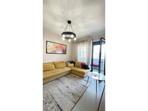 Tirane, jepet me qera apartament 1+1+Ballkon Kati 7, 90 m² 900 € (Ish Shushica)