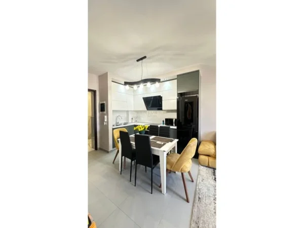 Tirane, jepet me qera apartament 1+1+Ballkon Kati 7, 90 m² 900 € (Ish Shushica)