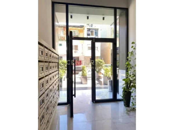 Tirane, jepet me qera apartament 1+1+Ballkon Kati 7, 90 m² 900 € (Ish Shushica)