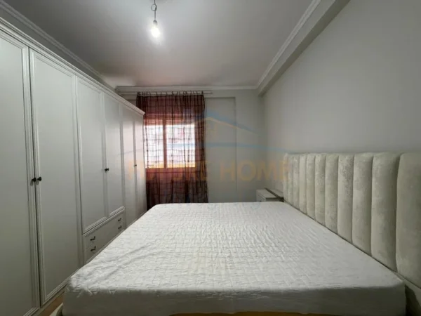 Tirane, jepet me qera apartament 1+1+Ballkon Kati 3, 60 m² 415 € (Unaza e Re)