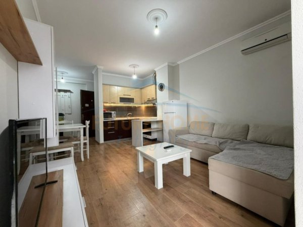 Tirane, jepet me qera apartament 1+1+Ballkon Kati 3, 60 m² 415 € (Unaza e Re)
