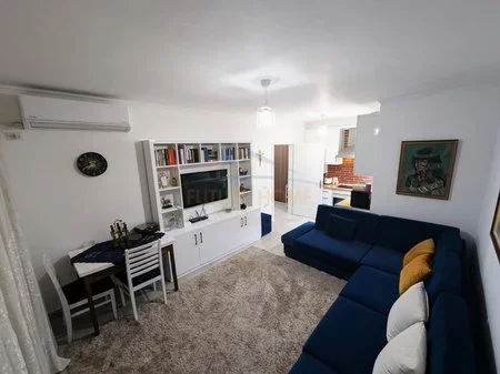 Tirane, jepet me qera apartament 1+1+Ballkon Kati 2, 58 m² 400 € (Kompleksi Tom Doshi)