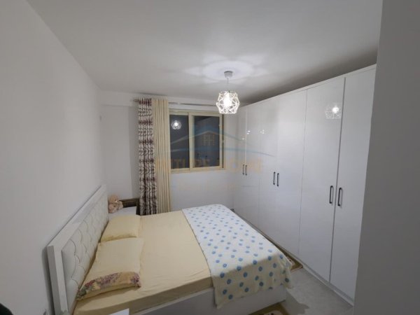 Tirane, jepet me qera apartament 1+1+Ballkon Kati 2, 58 m² 400 € (Kompleksi Tom Doshi)