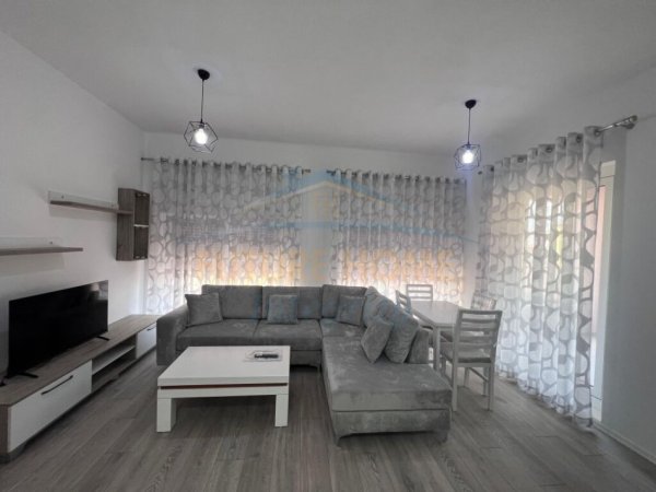 Tirane, jepet me qera apartament 2+1+Ballkon Kati 5, 93 m² 450 € (Kompleksi Mangalem)