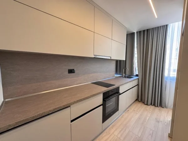 Tirane, jepet me qera garsonier 1+1 Kati 3, 128 m²