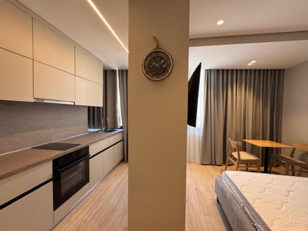 Tirane, jepet me qera garsonier 1+1 Kati 3, 128 m²