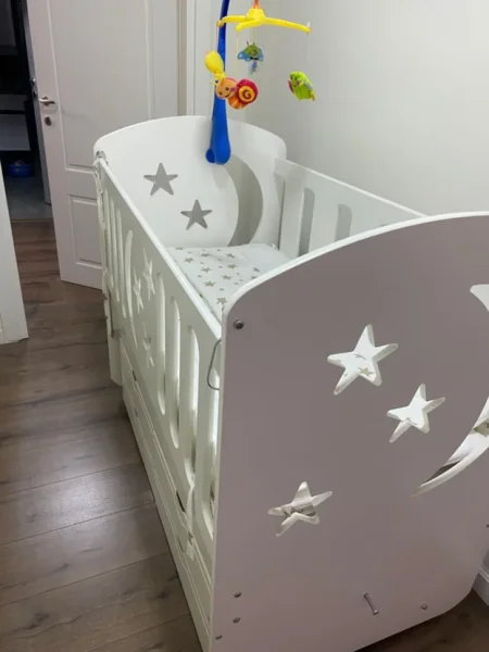 Tirane, shes Shitet krevat per femije 150 €