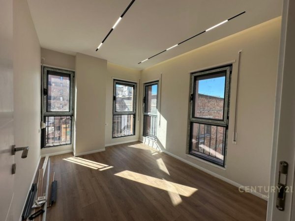Tirane, shitet apartament 2+1 Kati 3, 86 m² 210.000 € (Shkolla e Kuqe)