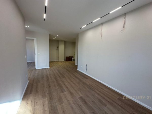 Tirane, shitet apartament 2+1 Kati 3, 86 m² 210.000 € (Shkolla e Kuqe)