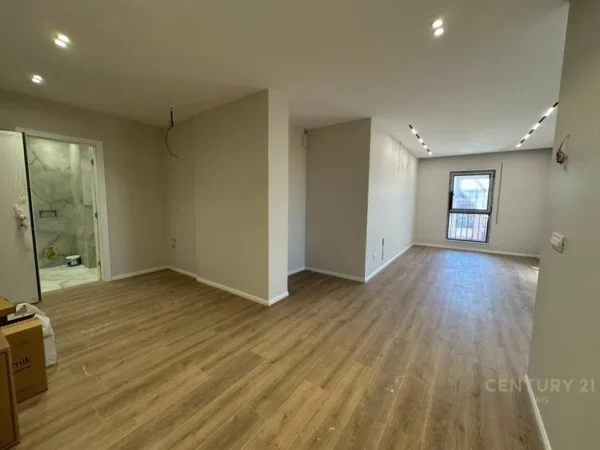 Tirane, shitet apartament 2+1 Kati 3, 86 m² 210.000 € (Shkolla e Kuqe)