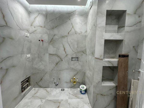 Tirane, shitet apartament 2+1 Kati 3, 86 m² 210.000 € (Shkolla e Kuqe)