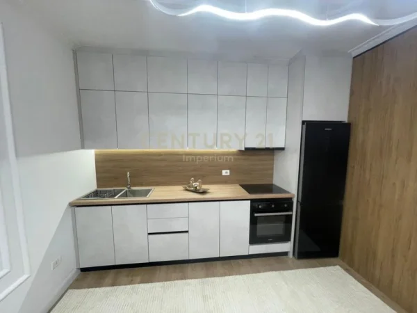 Tirane, shitet apartament 2+1+Aneks+Ballkon Kati 4, 101 m² 173.000 € (Astir)